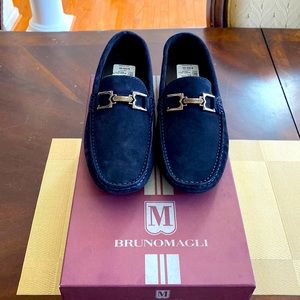 Bruno Magli Shoes - Size:  US Men (Size 7) and US Women (Size 9)